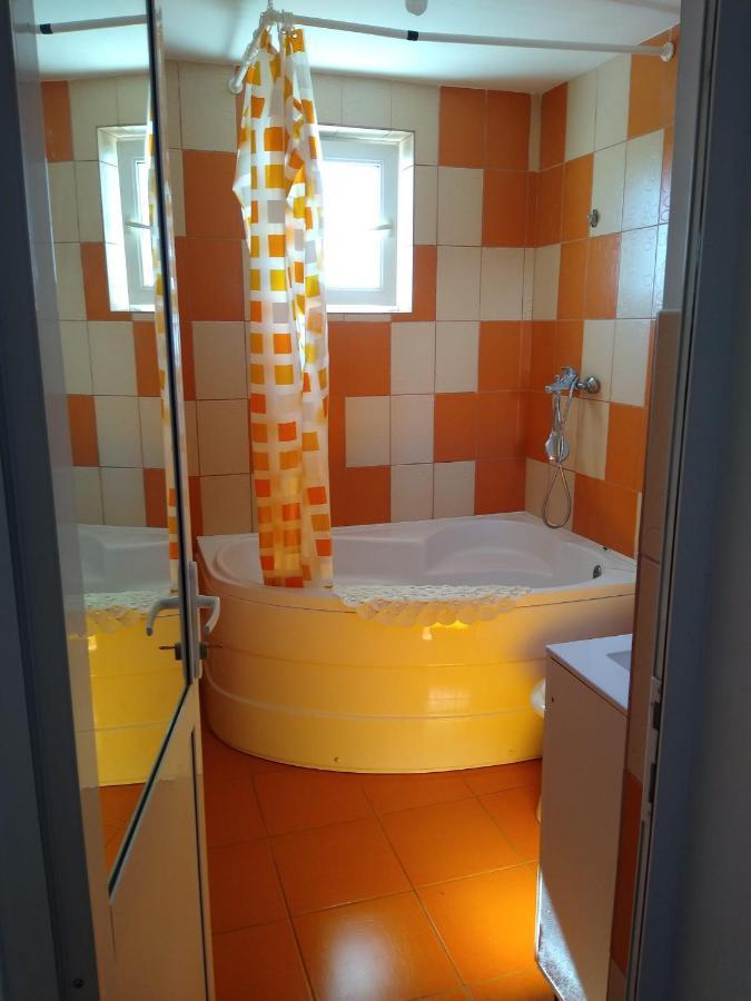 Casa Doina Hotell Douăzeci şi Trei August Exteriör bild