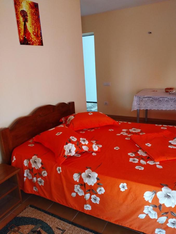 Casa Doina Hotell Douăzeci şi Trei August Exteriör bild