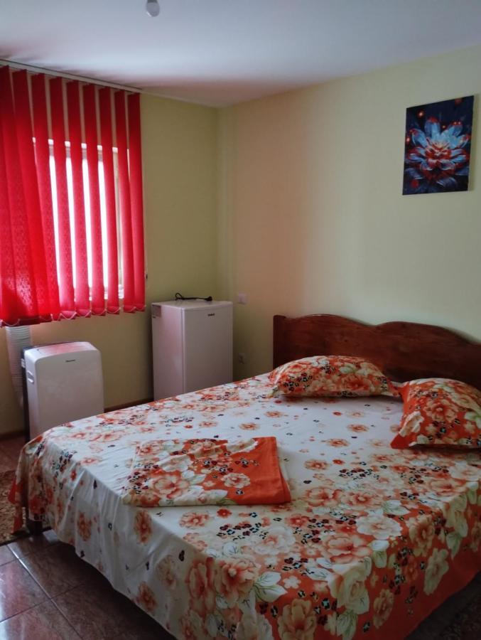 Casa Doina Hotell Douăzeci şi Trei August Exteriör bild