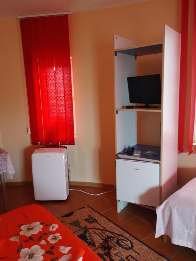 Casa Doina Hotell Douăzeci şi Trei August Exteriör bild